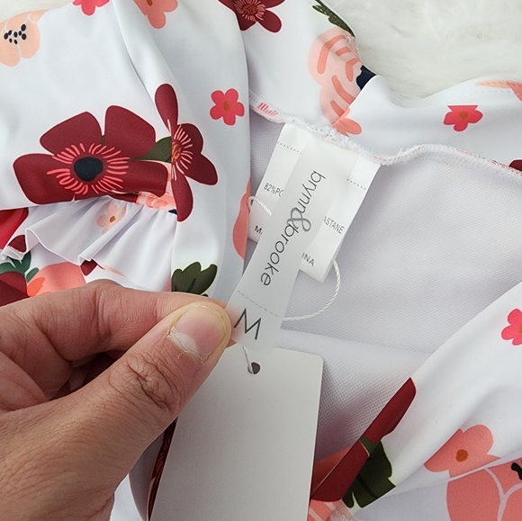 Brynn & Brooke Floral Swim Shorts Size Medium. Missing waist tie. New. - Picture 5 of 7